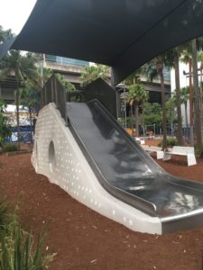 シドニーのTumbalong Parkの大きなすべり台