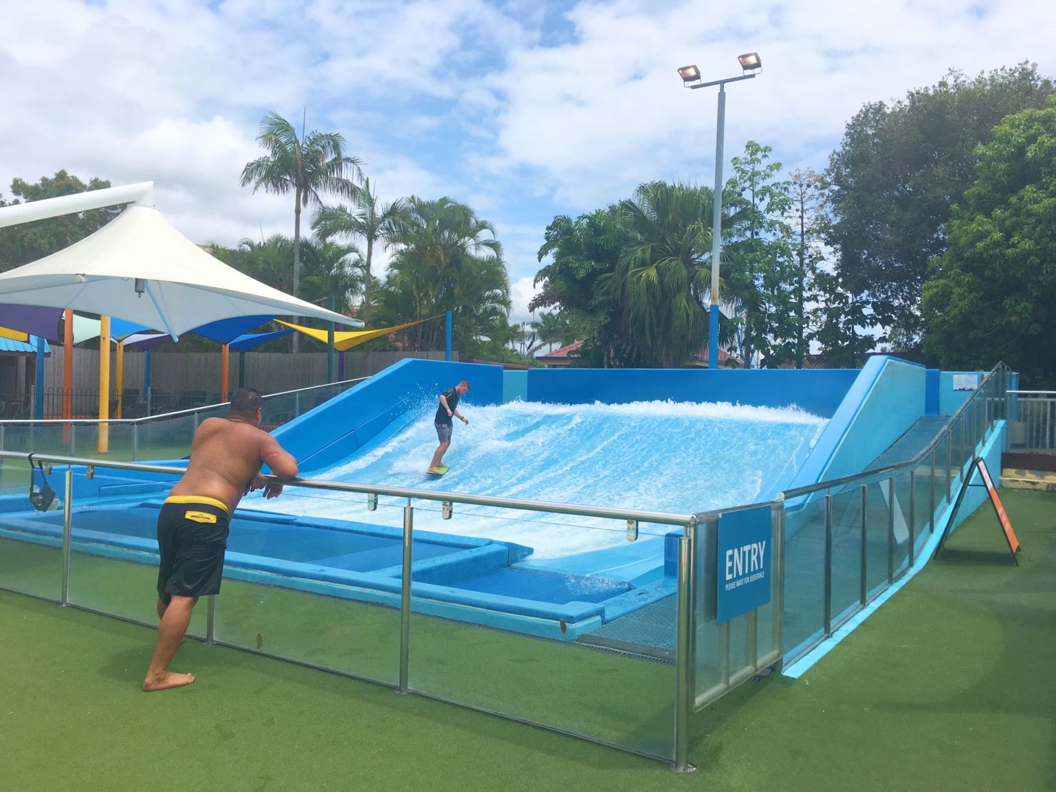 ゴールドコーストのウェットアンドワイルドとは?最安チケットも紹介 ブリスベン＆ゴールドコーストの観光・生活に役立つブログ